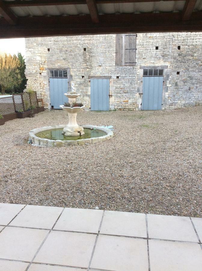 Bed and Breakfast Le Petit Bijou Saint-Fraigne Екстер'єр фото