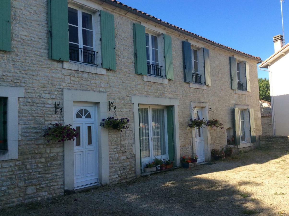 Bed and Breakfast Le Petit Bijou Saint-Fraigne Екстер'єр фото