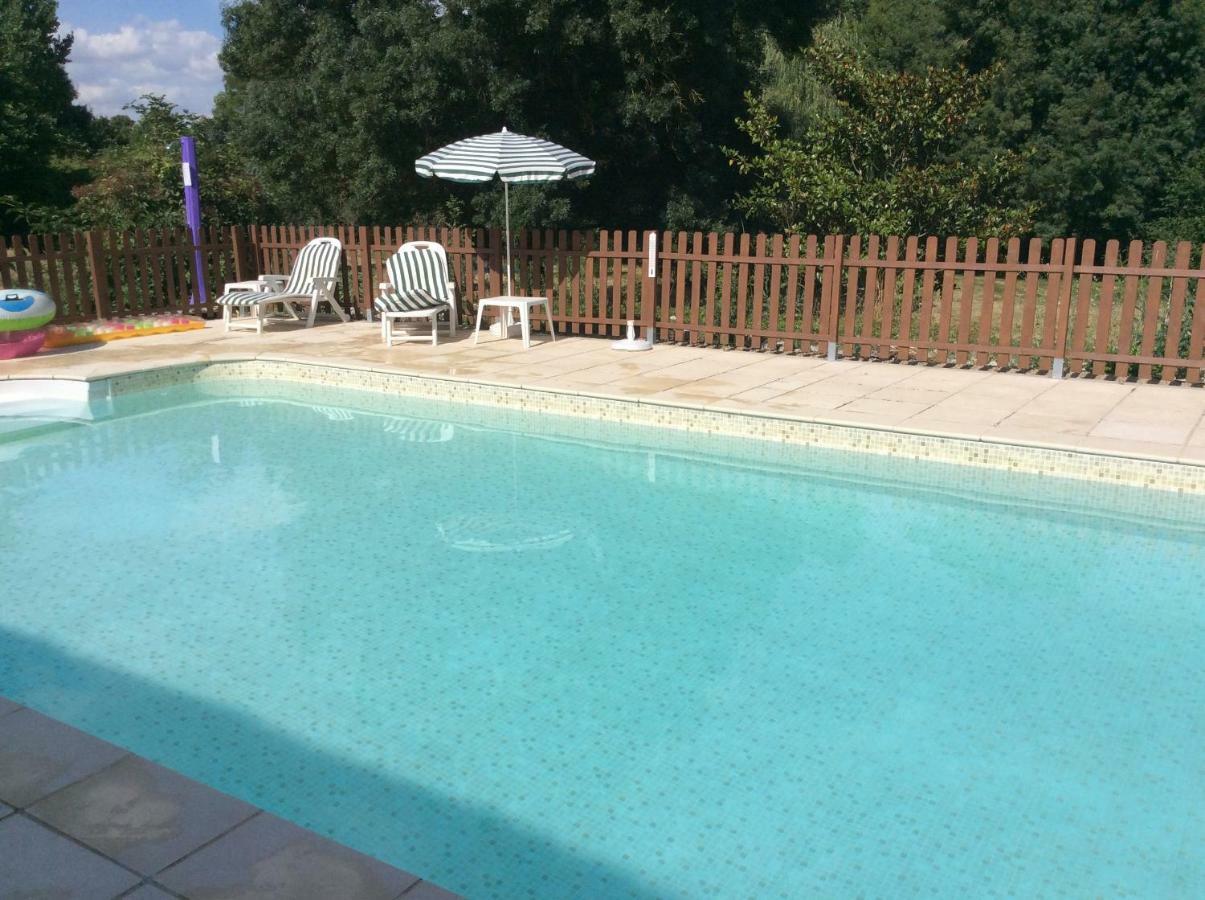 Bed and Breakfast Le Petit Bijou Saint-Fraigne Екстер'єр фото