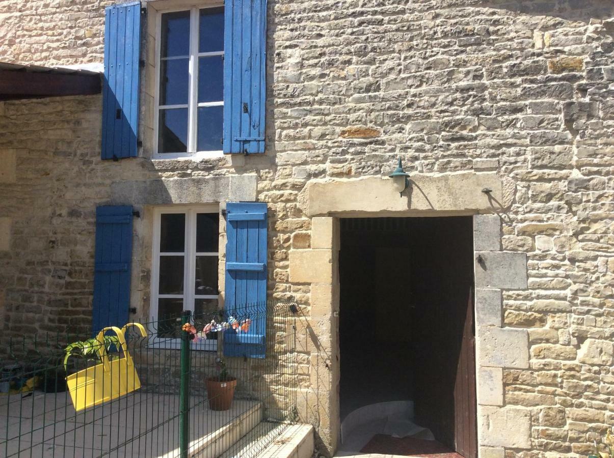 Bed and Breakfast Le Petit Bijou Saint-Fraigne Екстер'єр фото