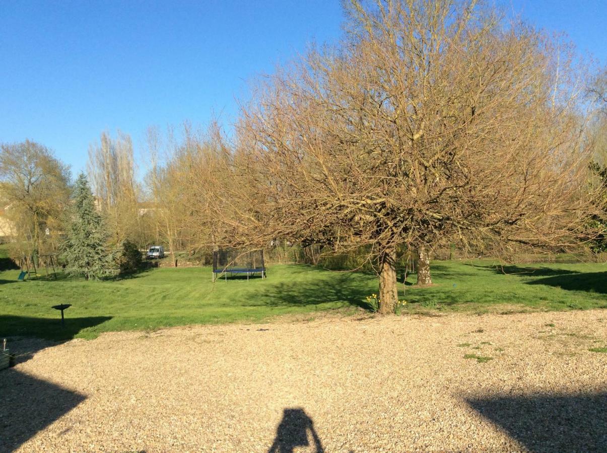 Bed and Breakfast Le Petit Bijou Saint-Fraigne Екстер'єр фото
