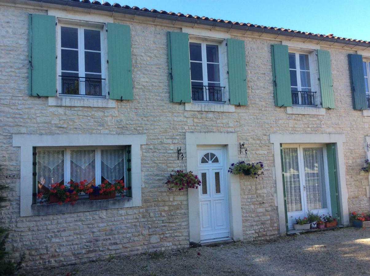 Bed and Breakfast Le Petit Bijou Saint-Fraigne Екстер'єр фото