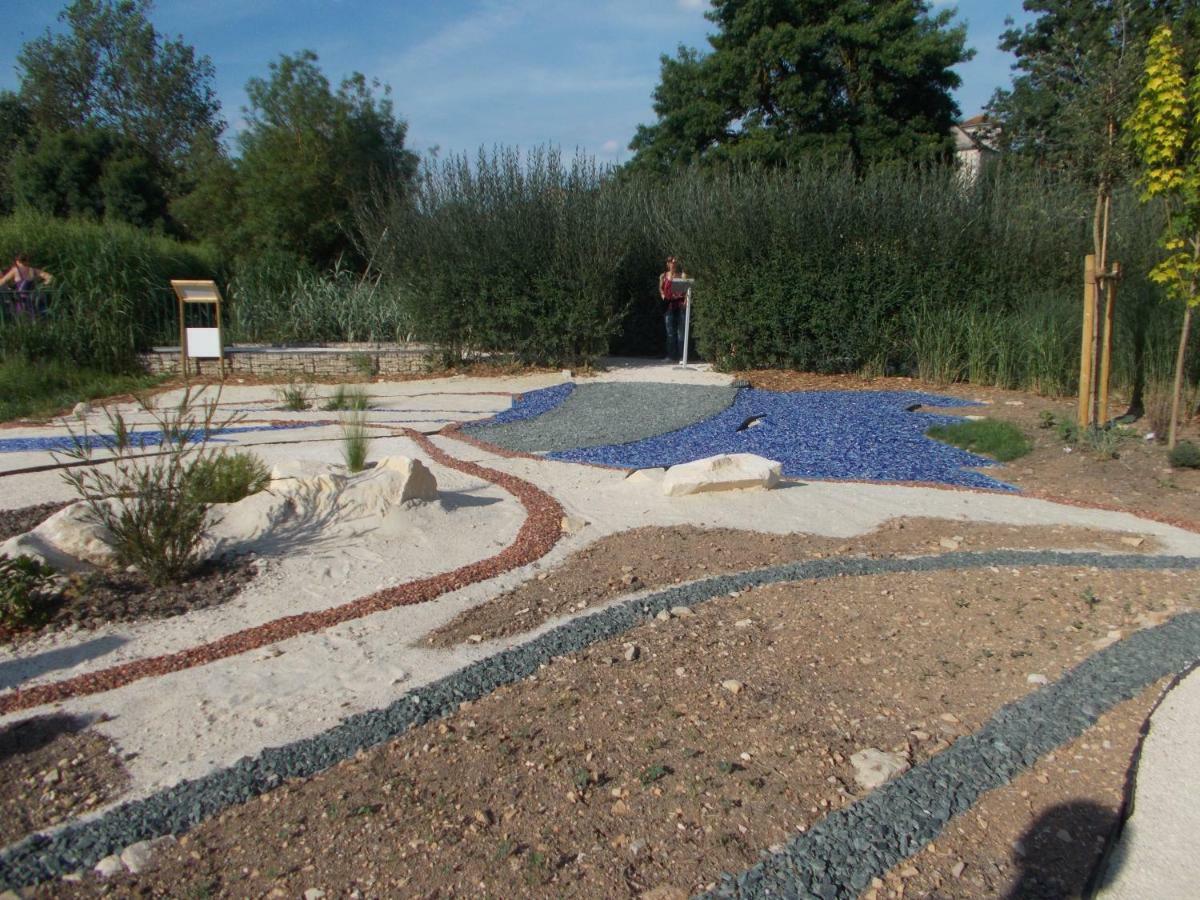 Bed and Breakfast Le Petit Bijou Saint-Fraigne Екстер'єр фото