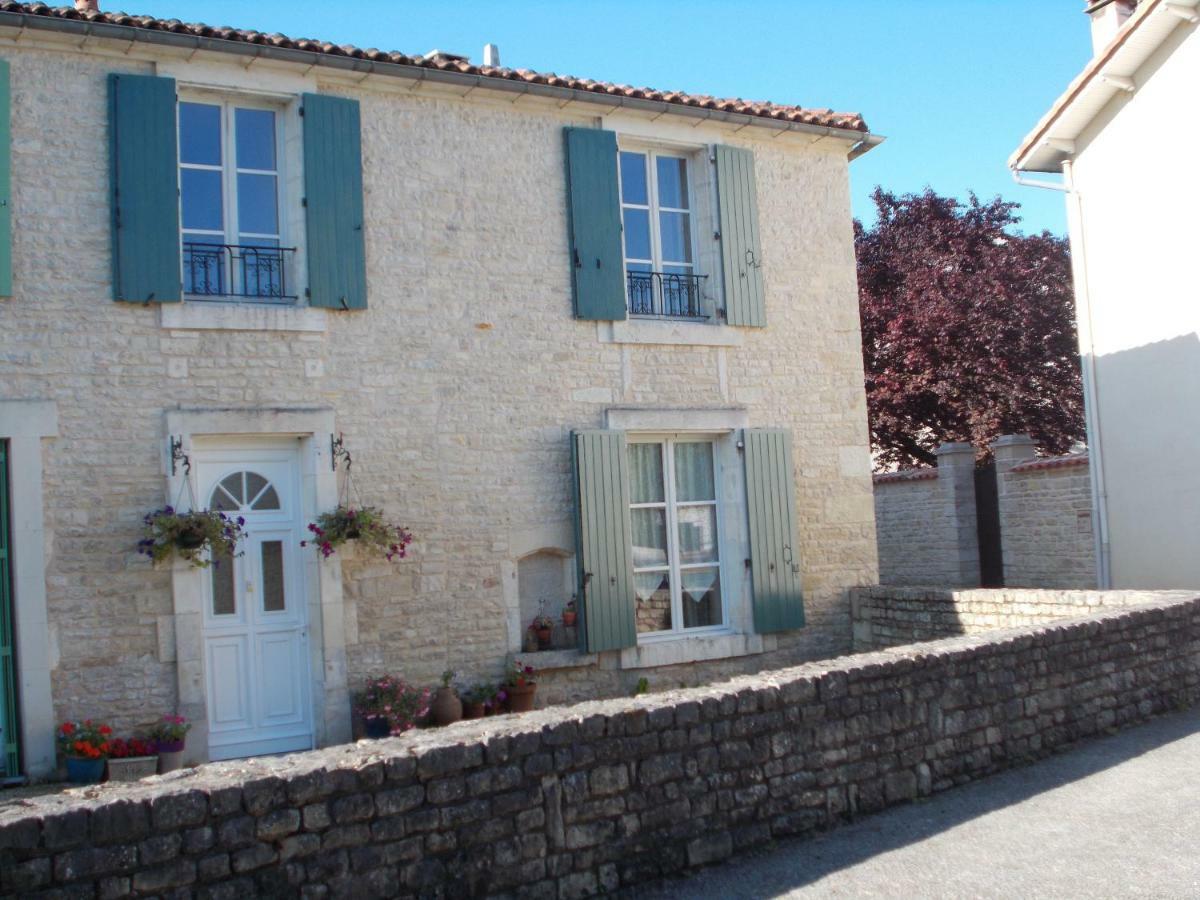 Bed and Breakfast Le Petit Bijou Saint-Fraigne Екстер'єр фото