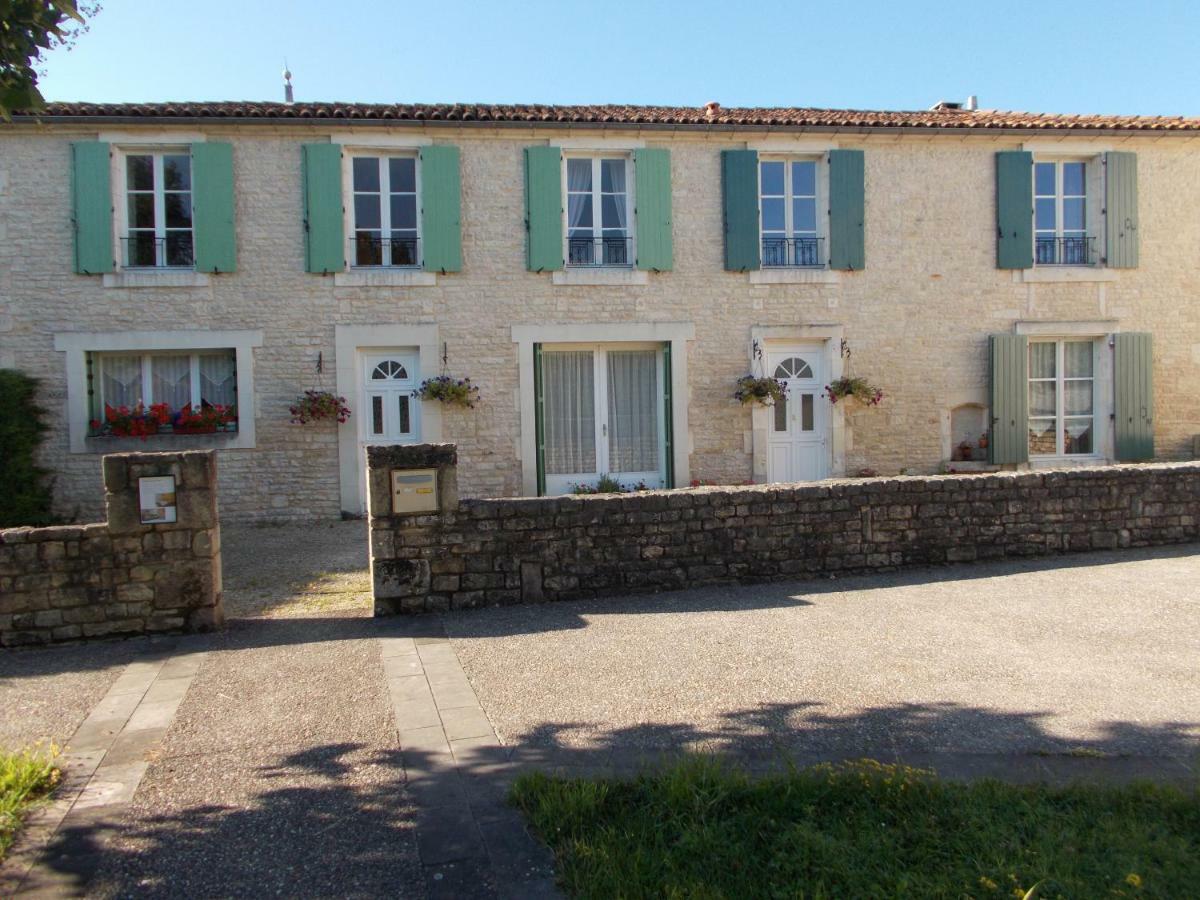 Bed and Breakfast Le Petit Bijou Saint-Fraigne Екстер'єр фото